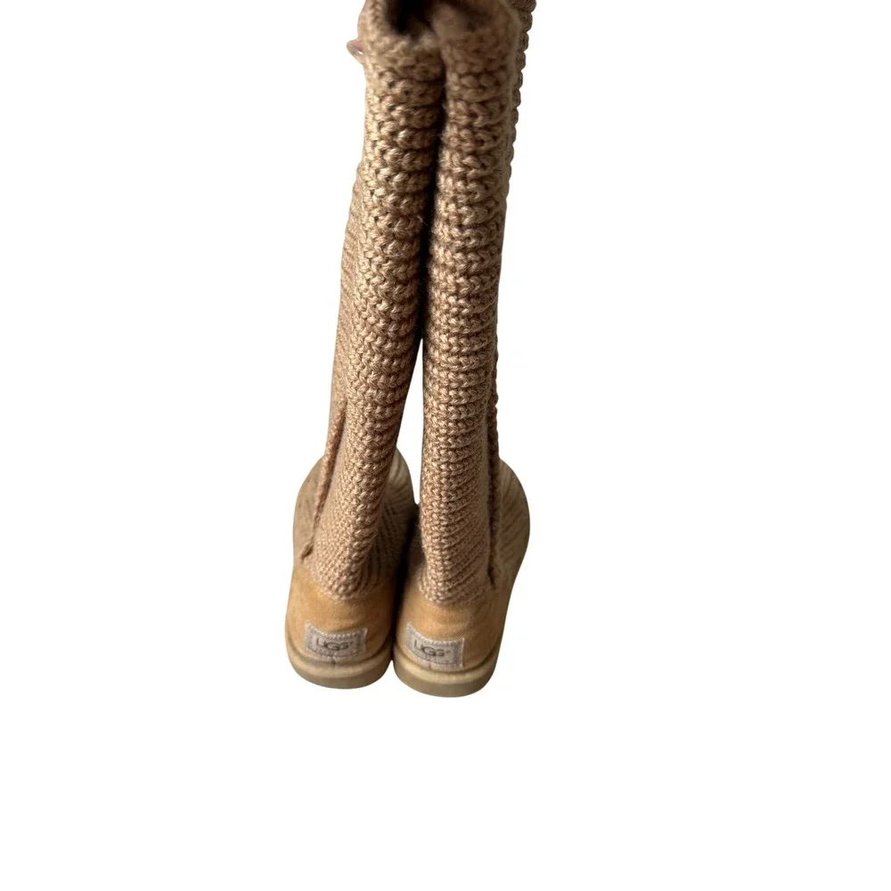 UGG Classic Cardy Boots Knit 3-Button Tan Size 8